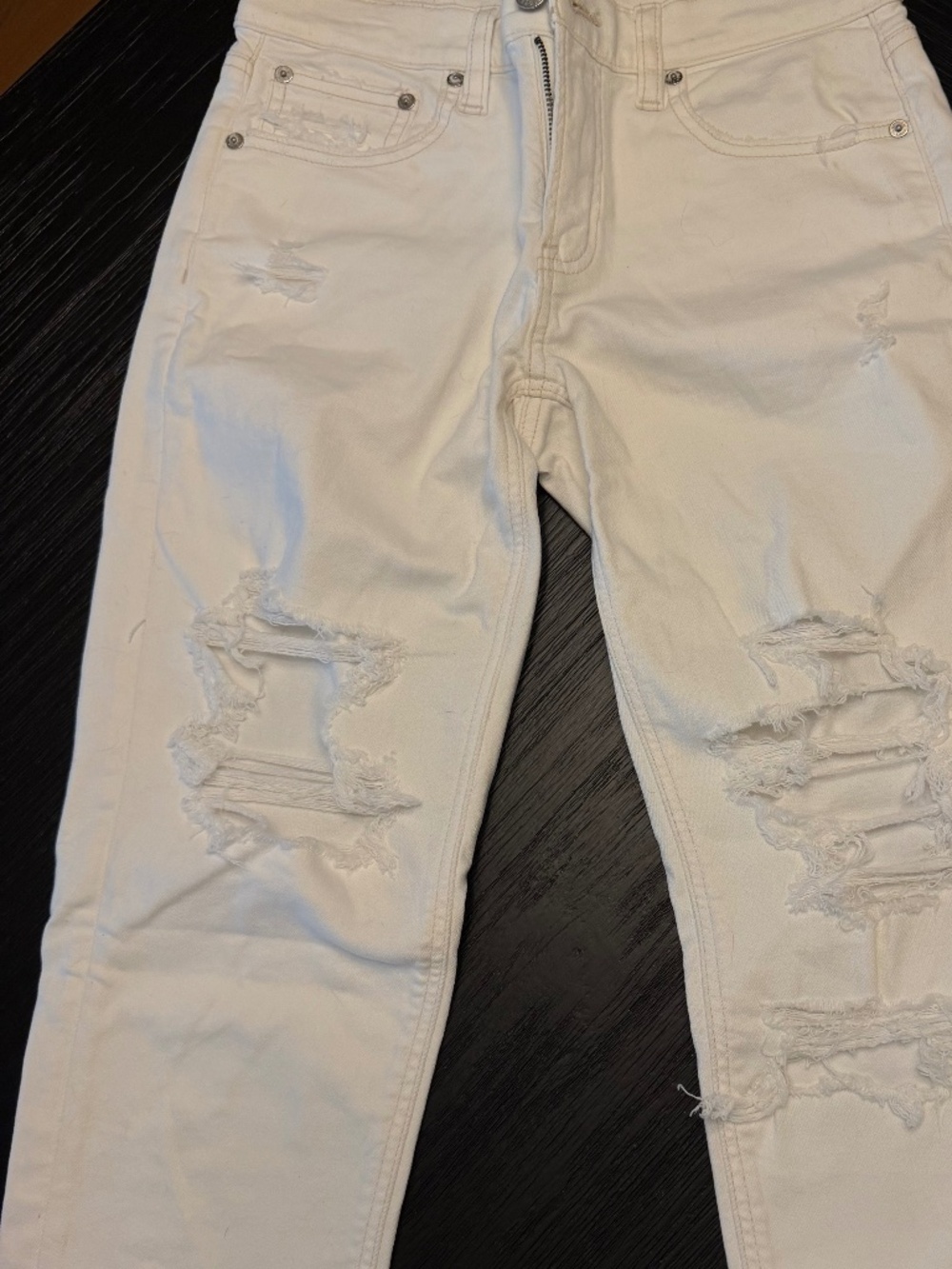 American Eagle white/off white distressed jeans New wuth Tags